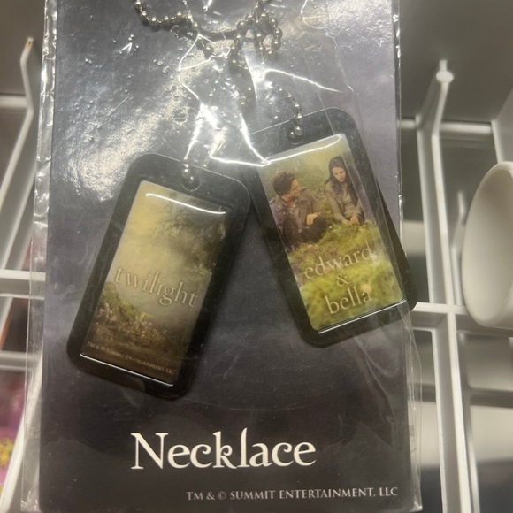 Twilight Necklace Dog Tags Edward & Bella Neca New - Picture 2 of 2